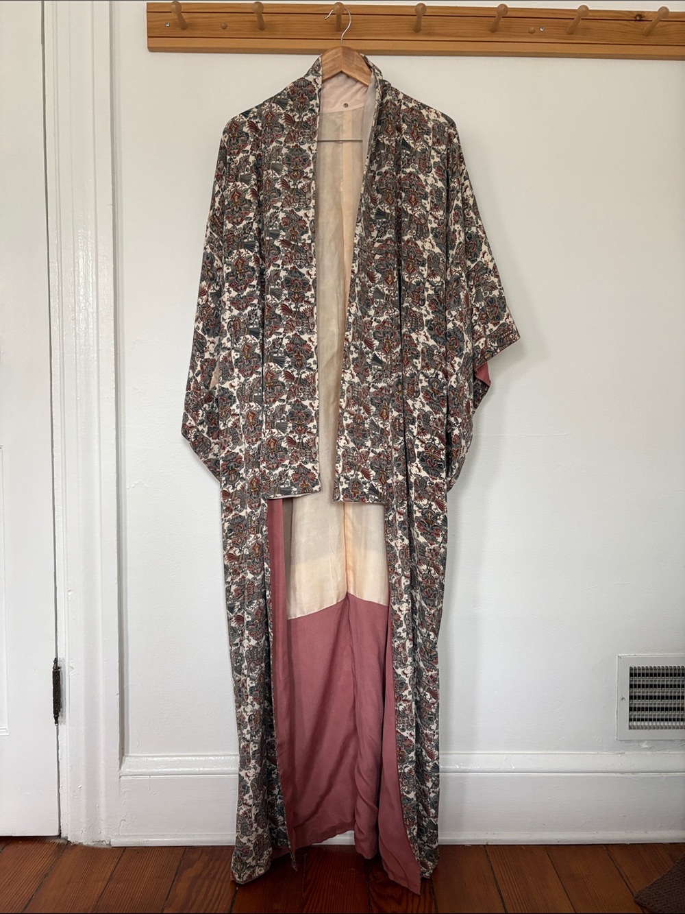 Floral Pattern Women's Kimono Robe - Dusty Rose Lining . a